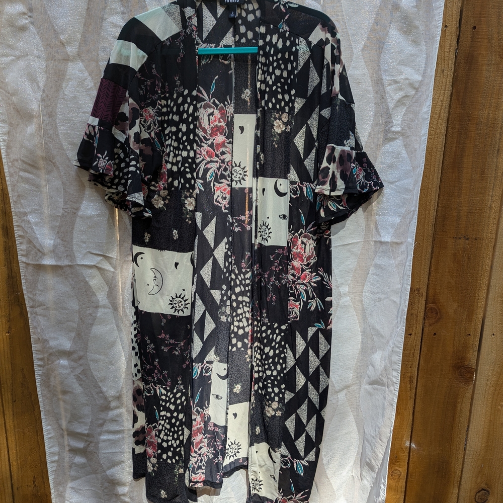 Torrid Black and Pink Patterned Kimono Top